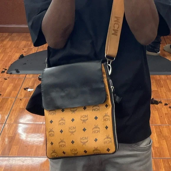 Jordan 4 price 150$$ MCM bag price 150$ liquidation price 🤯🤯🤯